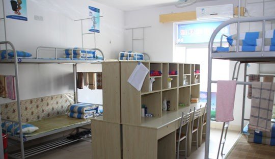 湖南万通汽修学校 网络机房