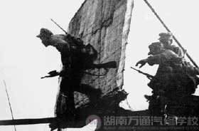 渡江部队冲上长江南岸