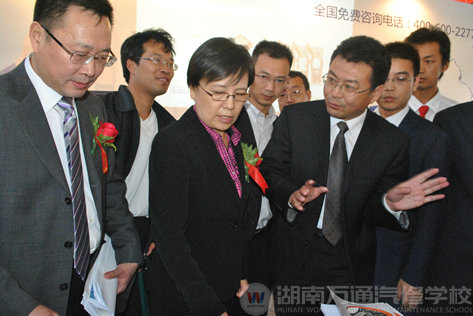 教育部副部长鲁昕视察万通展区