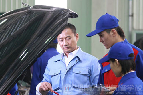 职业院校学生已经成为职场“金蓝领”