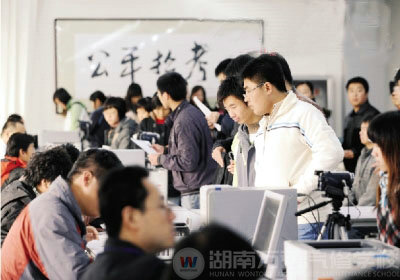 顶尖商学院精英难逃就业劫难 职业院校就业率居高不下