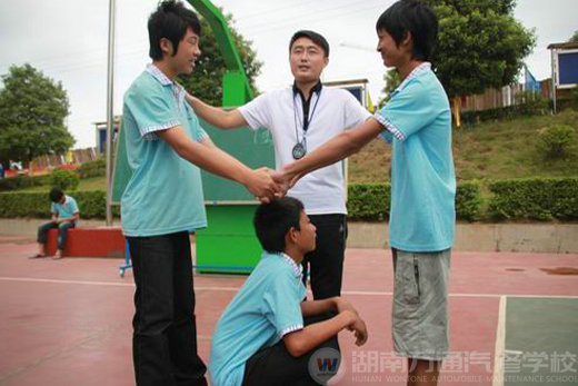 万通汽修学校，圣诞快乐