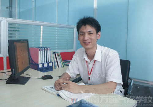 湖南万通汽车学校，名师风采高立鹏