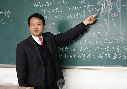 湖南万通汽车学校，名师风采谢长来