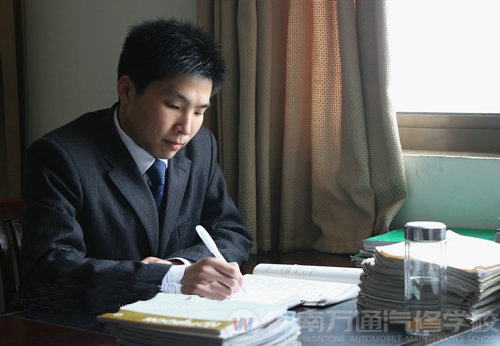 湖南万通汽车学校，名师风采张郑
