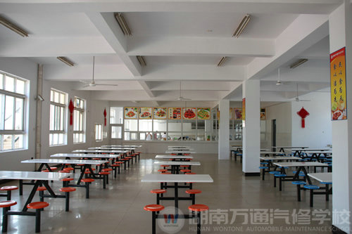 湖南万通汽修学校，学生食堂