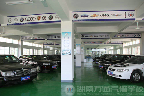 湖南万通汽车学校，整车实训车间