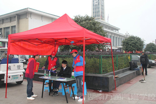 湖南万通汽车学校 免费专车接送