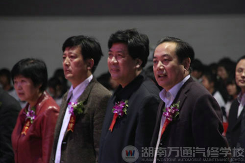 万通学子喜迎捷报归来