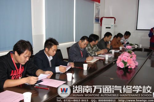 潘助理对伙食管理委员会的成立表示了肯定