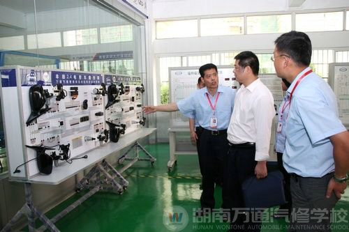 就业指导中心考察汽车实训中心