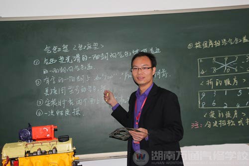 万通汽修学校|名师风采邓仁春
