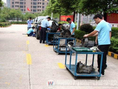 湖南万通学子在技能比赛中不断促进水平