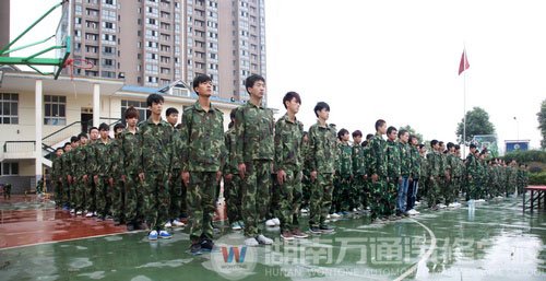新生军训站姿掠影