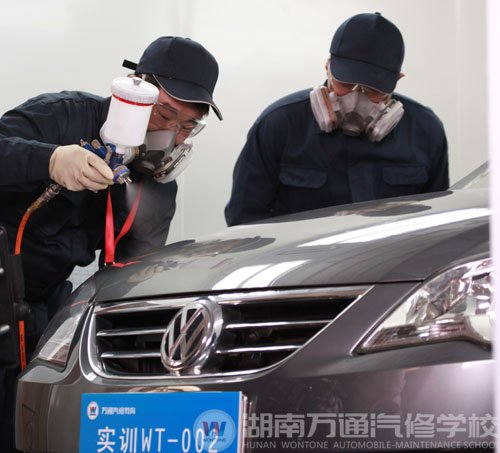 湖南万通学汽车美容快修精英