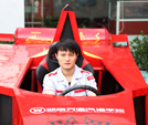 看文艺小青年如何修炼成汽车美容达人！