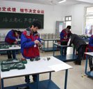 湖南万通学子参加汽车维修电工证考试