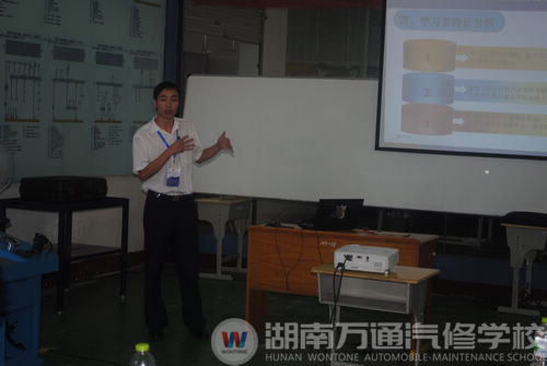 大赛现场万通教师正在说课