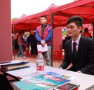 招聘会面面观：积极推进校企合作 搭建学生与企业沟通的桥梁