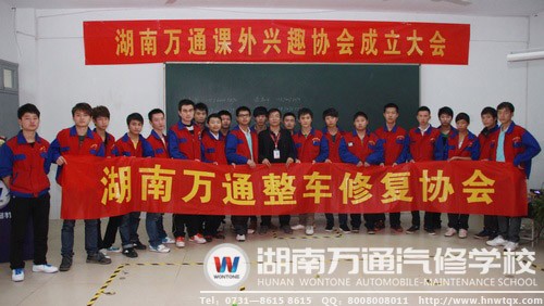 在加强理实一体化教学的同时，湖南万通还成立多种兴趣协会，加强学生创新能力