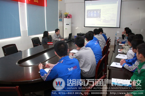 申湘集团凯迪拉克品牌的人事主管与售后技术总监为定向班学子授课