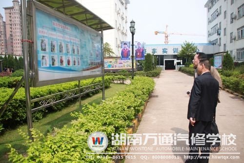 新华集团汽修事业部何部长对我校成立的兴趣协会高度认可