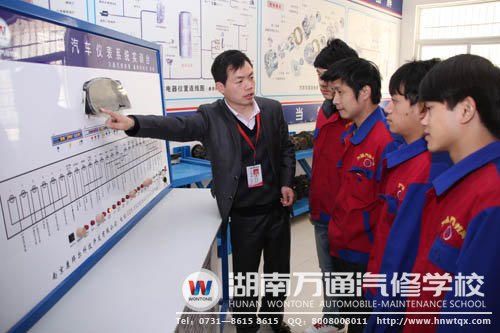 万通悉心教导学生，传授学子技术实力