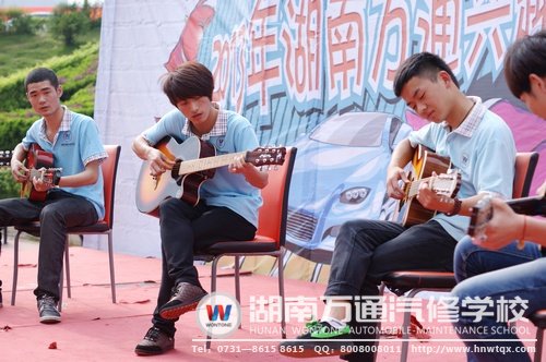 吉他协会的同学们带来的吉他演奏