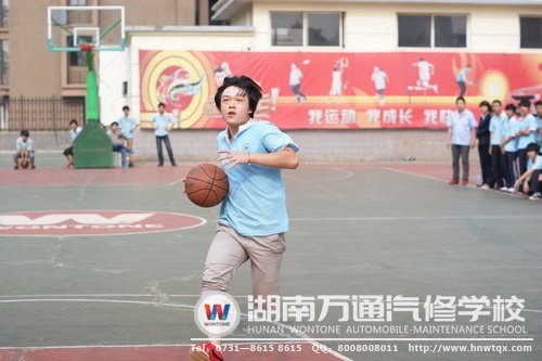 篮球协会学子矫健的身姿