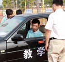 技多不压身 湖南万通学子接受免费驾驶培训