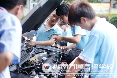 同学们互相讨论遇到的问题