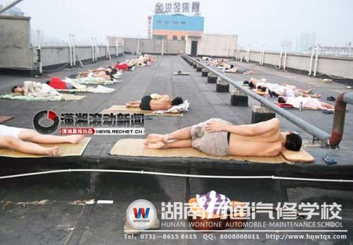 新闻热图：炙热的高温，把大学生逼上了“天台”