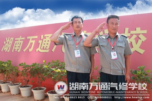 湖南万通24小时门卫制度，学校保安时刻保卫学生们的安全