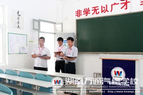班主任每天检查教室，保障学生财产安全