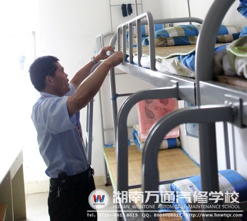经常检查学生宿舍硬件设施情况，及时排查安全隐患