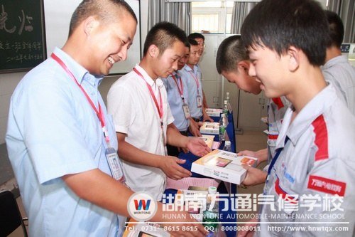 发放平板电脑