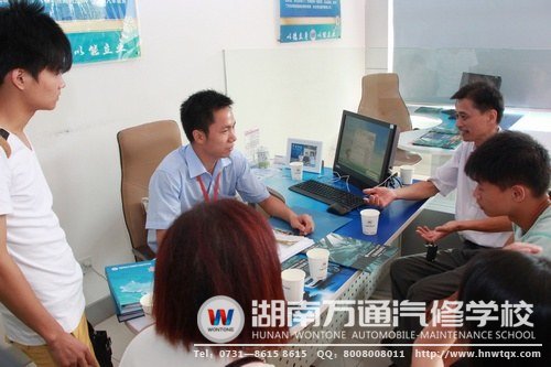 班主任也加入了咨询队伍