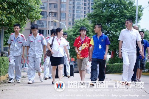 中专17班班主任接待新生