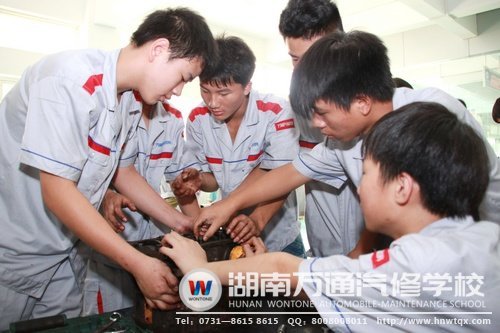学校依据新生们的学习表现，特举行开课仪式
