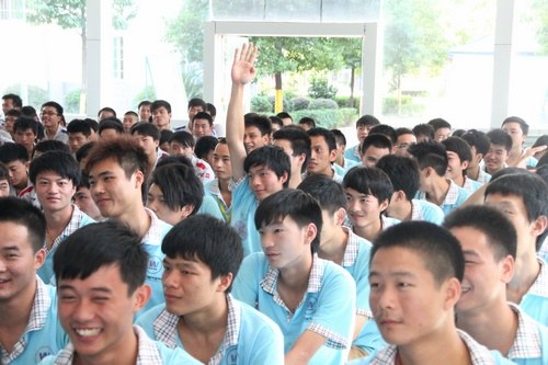 聆听顶级专家智慧之声 万通学子获益匪浅
