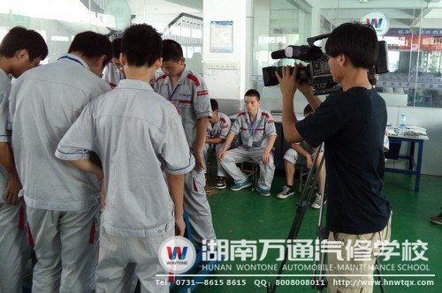 湖南教育电视台正在拍摄学子实践场景