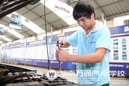 姚皓宝相信自己能用汽修技术赢得未来