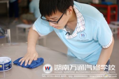 瞧，这位学子学得多认真！