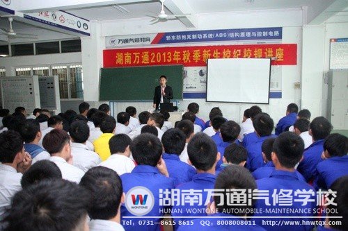 校纪校规讲座如期举行