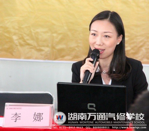 永通人力资源部副部长李娜希望学子们勇于推荐自我