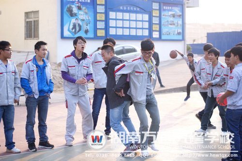 赛场上，欢声笑语一片