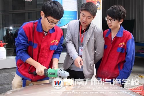 选择好学校学习汽车美容，前途会更好！