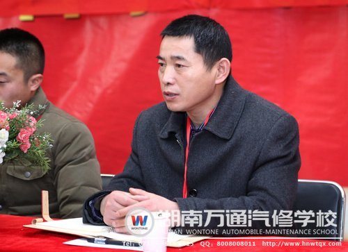 潘助理勉励新生抓住汽车行业发展机遇，好好学习努力成才
