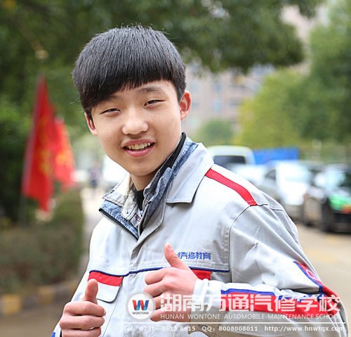 陈国华是一个十分开朗的男孩
