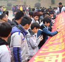 争当校园文明使者 “雷锋日”签名仪式拉开雷锋活动月序幕